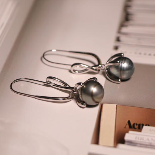 【抓娃娃】耳坠 大溪地黑珍珠铂金灰 巴洛克风格 微瑕 强光 质感满满 商品图5