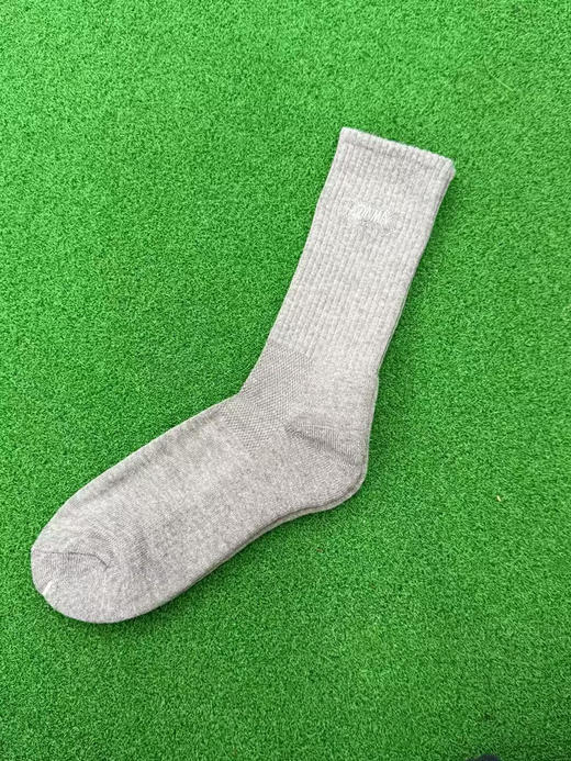 正品 HONMA 高尔夫男袜。毛巾底，经抗菌防臭处理，有效抑制细菌滋生。采用三菱丽阳抗菌原丝，混纺棉纱吸汗速干，运动时双脚也能保持干爽舒适，助力畅快挥杆 。男款均码39-45
特价69五双包邮 商品图3