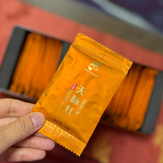 弘春茗茶天际红正山小种红茶义之春条盒装108克 商品图2