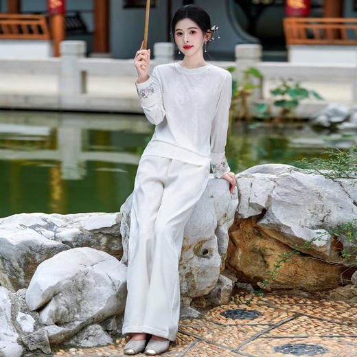 SJ8782新中式小衫2025秋季新款米色打底内搭撞色袖口刺绣国风上衣 商品图3