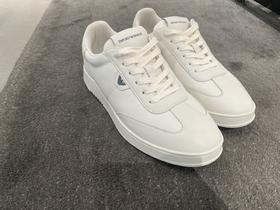E ARMANI 运动鞋男  EM003062AF18210-U0011 .【鞋底有膜，试穿小心】