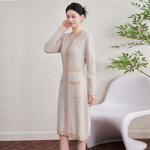 「自」全新升级【铂金会员330/天猫449/差价119】(71234)洛诗琳新款圆领针织连衣裙2025秋冬撞色小香风修身中长裙 商品图1