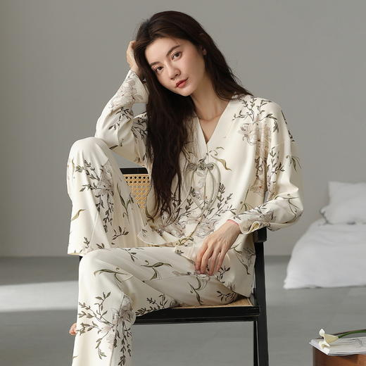 把“东方美学”穿身上! 国风免Bra家居服套装 十色可选 内置胸垫设计，无松紧带无束缚升级材质，棉柔感透气亲肤高色牢度，不易褪色不起球居家外出皆可穿，正品 商品图1