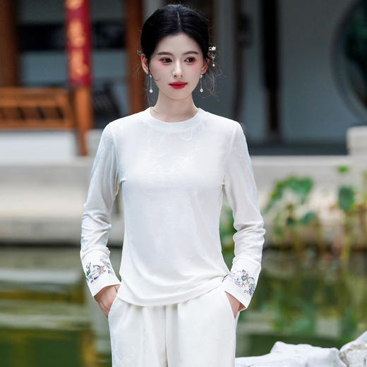 SJ8782新中式小衫2025秋季新款米色打底内搭撞色袖口刺绣国风上衣 商品图1