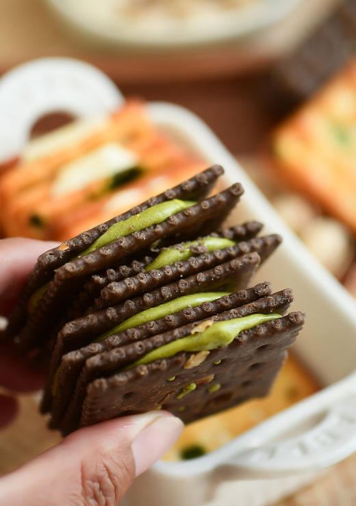 拉丝的夹心！一方云拾可可开心果酱牛轧饼/香葱原味牛轧饼干。✅开心果酱≥6%、燕麦片>13%。微甜不腻。 商品图1