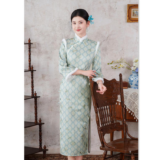 SKY 361819时尚改良新中式长款曼丽绒拼接旗袍 商品图3