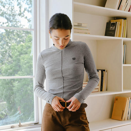 森马长袖T恤女半高领小心机分割2025冬新款刺绣紧身磨毛上衣显瘦 商品图2