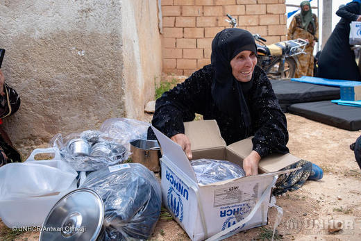 为阿富汗家庭提供一套五人使用的厨具和餐具套装 商品图9