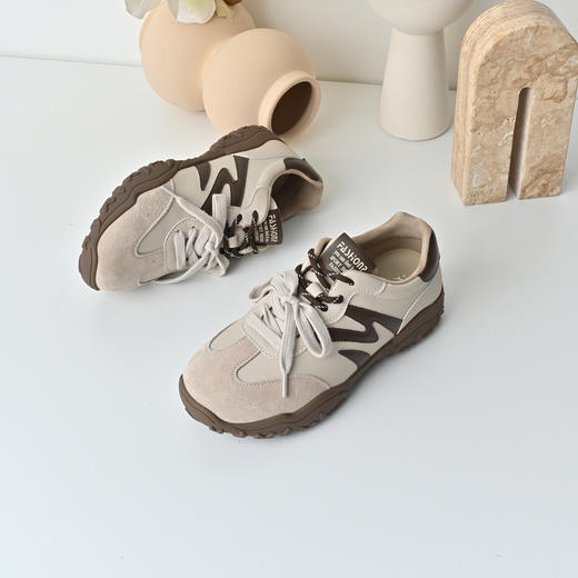 经典鲨2025秋专柜新款猪皮革潮流拼色系带平底休闲德训鞋女KW313-537131 商品图3