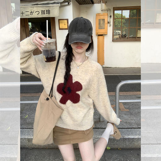 西遇套头毛衣女秋季新款慵懒松弛感花朵宽松圆领长袖针织衫SS051589 商品图3