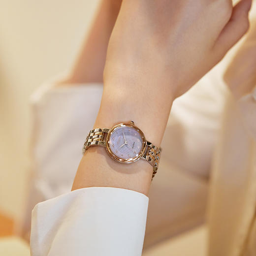 西铁城/CITIZEN光动能时尚贝母表盘女表EM0996-84Y 商品图6