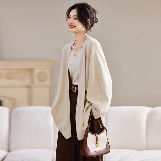 2025秋冬新款慵懒披肩针织开衫中长款微胖长袖外套气质外搭女毛衣 商品图0