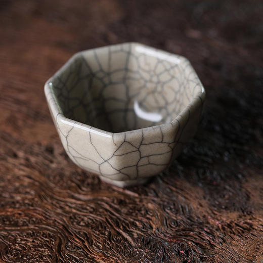 问鼎哥窑传世复刻款直口八方杯 商品图1