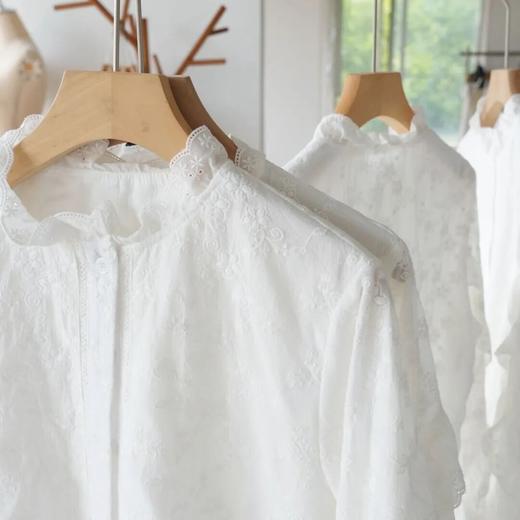 法式绣花荷叶袖上衣 | 历时36小时，百万针重工刺绣，今年秋天流行【3-5天发货】 商品图4