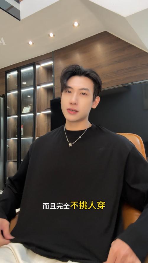 1720男士秋冬新款痞帅男装韩版纯色袖子拼接设计圆领卫衣百搭宽松 商品图0