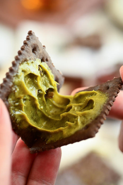 拉丝的夹心！一方云拾可可开心果酱牛轧饼/香葱原味牛轧饼干。✅开心果酱≥6%、燕麦片>13%。微甜不腻。 商品图6