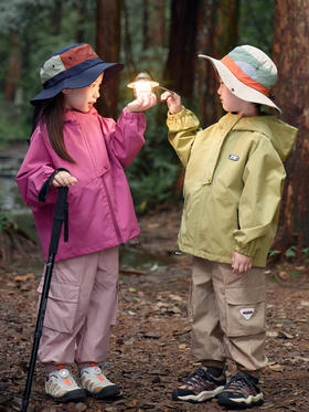 宸之昊儿童冲锋衣春秋款2025新款洋气小女孩夹克女童连帽上衣男童外套潮★