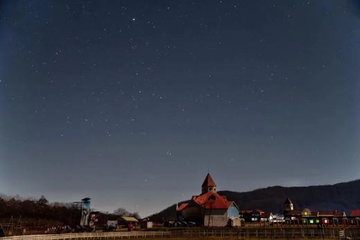 【国庆游西岭·枫叶酒店降价】仅199住枫叶标间1晚，299住2晚，送2大2小门票+鸳鸯池索道往返，享观索5折优惠，云端邂逅小松鼠 商品图3