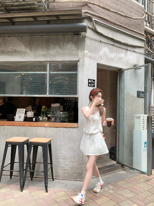 【169元任选2件】最后一波现货！韩系甜美白色蕾丝领口背心连衣裙 商品图9