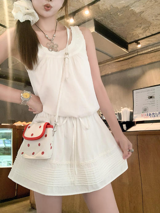 【169元任选2件】最后一波现货！韩系甜美白色蕾丝领口背心连衣裙 商品图3
