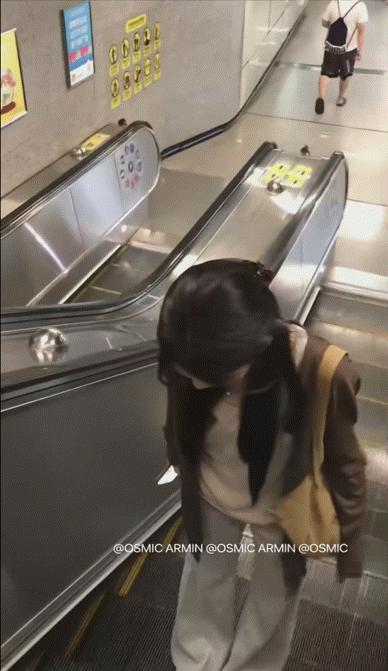 【12色奶酥V领开衫 】日常松弛感 韩里韩气 软软糯糯的好舒服  秋季新款薄款针织衫女开衫长袖V领短款毛衣小披肩外套上衣直接封神 降温必备 真的非常实穿 承包一整个秋天的美丽 商品图3