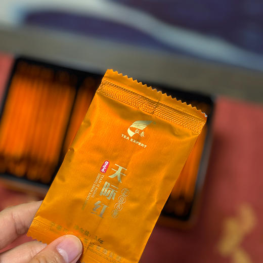 弘春茗茶天际红正山小种信之春铁盒装108克 商品图2