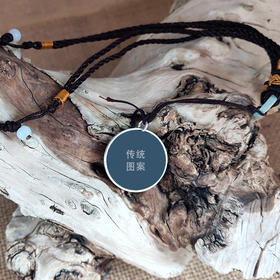 众穆纯银吊坠，999银币，直径25毫米。价格随行情浮动。