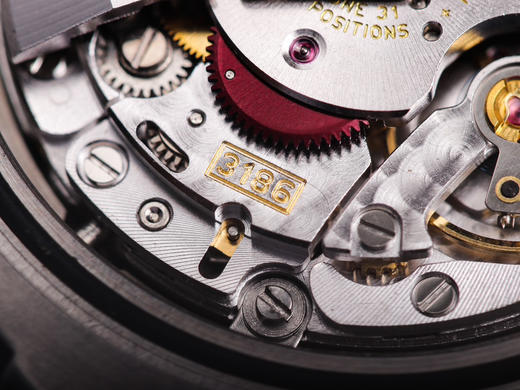 clean厂 c厂 116710格林尼治
陶瓷圈字体细节对比，12点位三角部分，顶角，以及底角部分，尖角位置全部做圆角处理。与原装达到一致 整个手表基于正品original原版开模的复刻版本‼️‼️ 商品图8