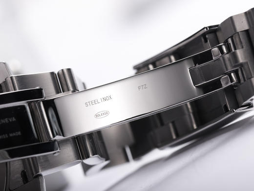 clean厂 c厂 116710格林尼治
陶瓷圈字体细节对比，12点位三角部分，顶角，以及底角部分，尖角位置全部做圆角处理。与原装达到一致 整个手表基于正品original原版开模的复刻版本‼️‼️ 商品图6