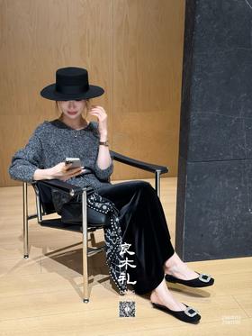 良木礼——山羊绒V领套衫