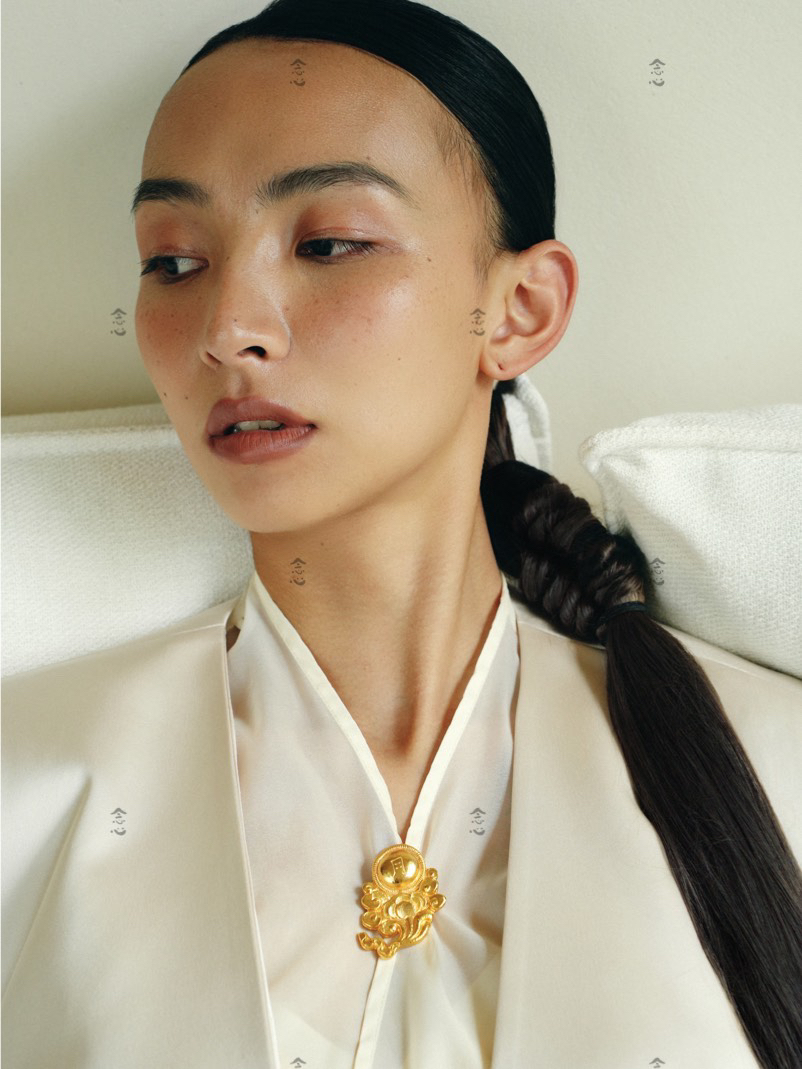 胸针 | 日月字祥云錾刻胸针