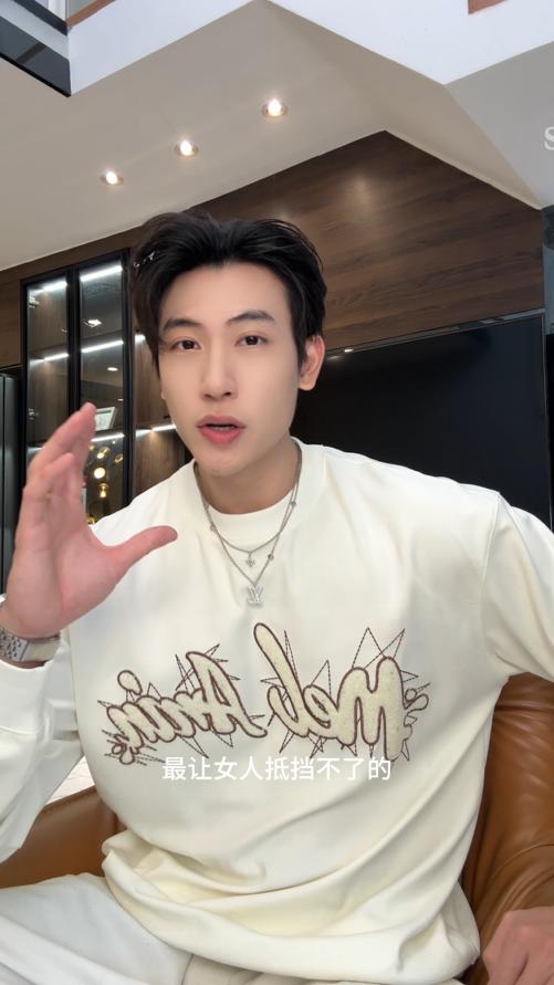 8610SDSA男士秋冬新款痞帅男装美式撞色绒毛刺绣字母圆领卫衣百搭宽松 商品图0