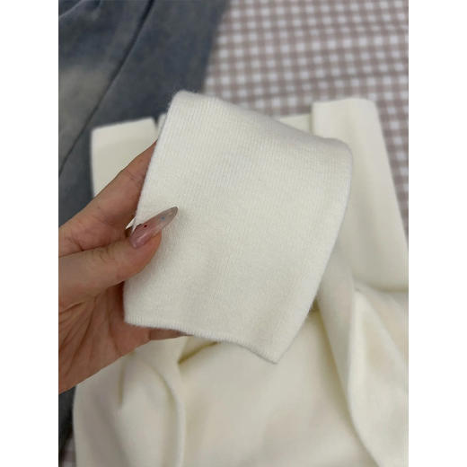 「KANING日系简约半高领针织打底衫🍂秋冬必备！软糯花边半高领针织衫，穿出优雅天鹅颈✨轻松驾驭内搭美学！」  商品图3