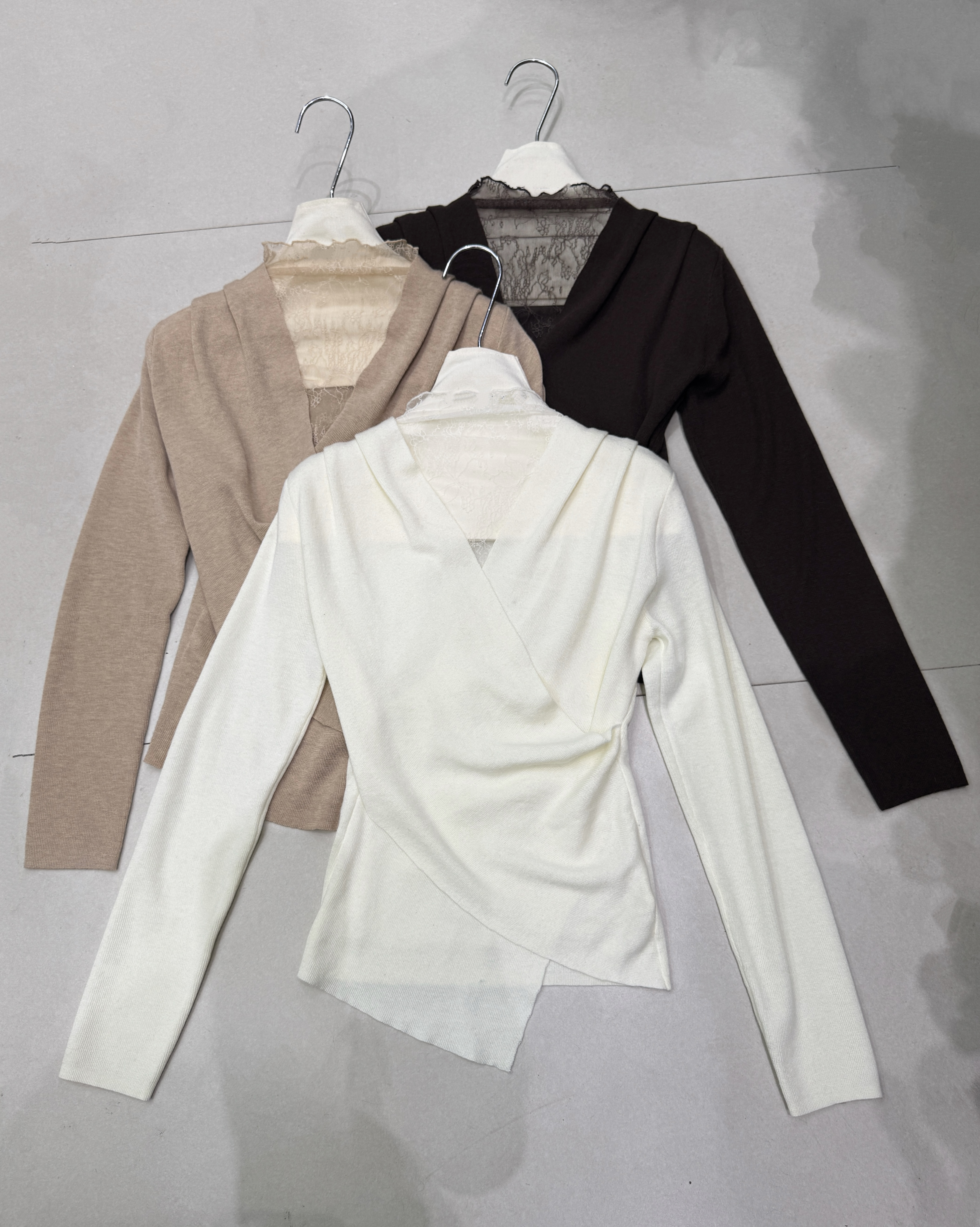 【门店同款】ENJOY冬季“暖冬软糖”温柔蕾丝拼接上衣 167046174