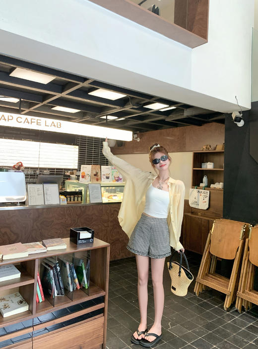 <曾小咸推荐>荷叶边黑白格短裤 商品图9