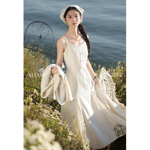 鹿向南「许你温柔」浅杏色吊带连衣裙2025春季新款女装高级感裙子 商品图1