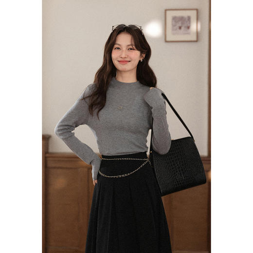 鹿向南「暖阳褶皱」法式黑色针织衫上衣女秋季新款修身显瘦打底衫 商品图3