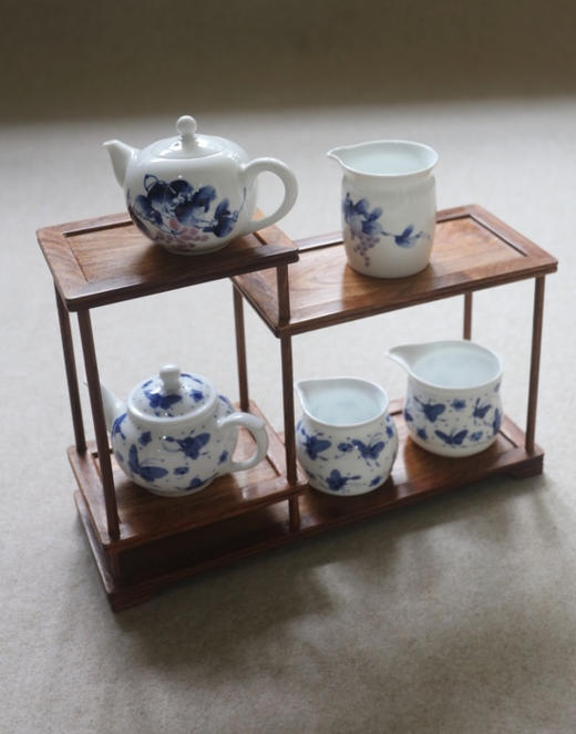 继续 哈！景德镇 纯手绘的 白瓷 釉下彩 青花瓷 花壶&公道杯 分别两款入 商品图0