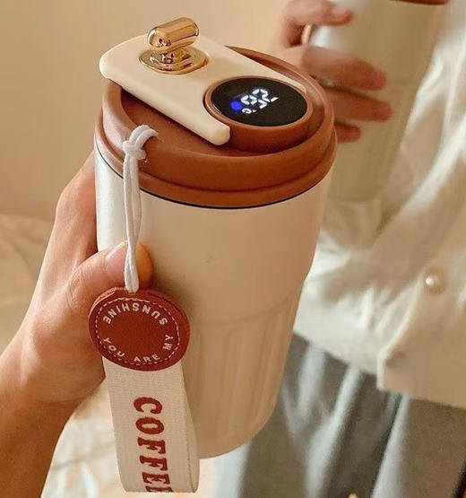 老米优品🎈316内胆！《智能温显咖啡杯》​​双层真空锁温​​（12小时保热/24小时保冷）不锈钢智能温显，咖啡杯户外便携带，提绳保温杯随手杯 商品图0