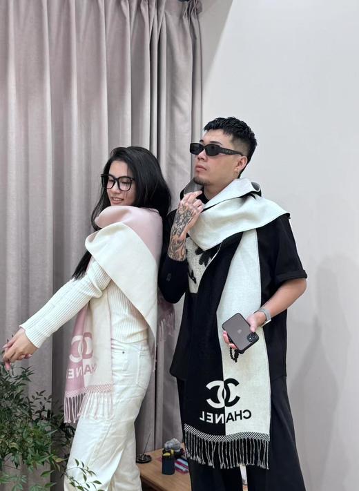 重磅⚠️海外专柜流出捡漏香奈儿双拼色纯山羊绒围巾 商品图8