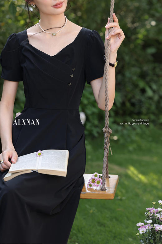 【6折秒杀】鹿向南「松露黑裙」法式气质黑色短袖连衣裙女夏A字收腰显瘦长裙L55861 商品图5