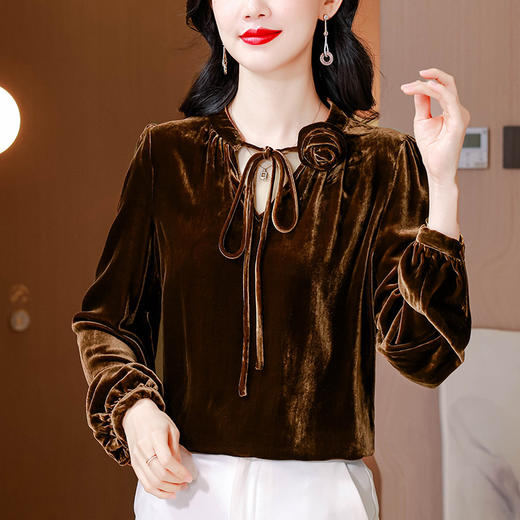 KQL A83N3303法式暗丝绒系带衬衫镂空花朵显瘦上衣 商品图3