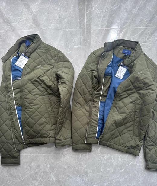 全新正品GANT 银泰撤柜哈灵顿夹克棉服棉衣复古菱格绗缝外套
吊牌价2195 现在猫店断码还要800➕
尺码M-2XL 商品图0