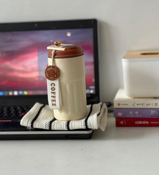 老米优品🎈316内胆！《智能温显咖啡杯》​​双层真空锁温​​（12小时保热/24小时保冷）不锈钢智能温显，咖啡杯户外便携带，提绳保温杯随手杯 商品图1