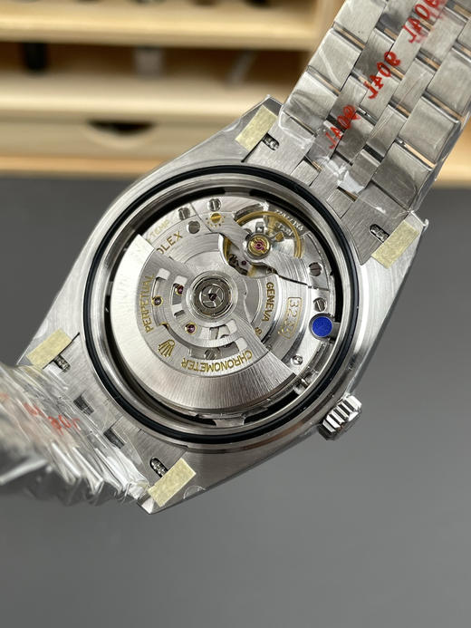 ARF 劳力士日志型41mm,狗牙圈（经典款）以及光圈（低调款）均出品。表芯搭载3235一体机芯，镜面采用高清蓝宝石搭配2.5倍矿大镜，立体指针。面板油印立体❕❕ 商品图4
