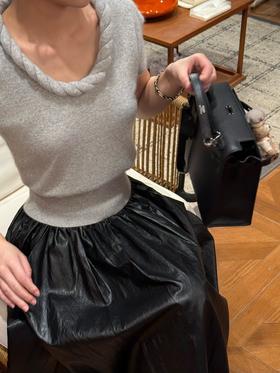 PIAN AI冷小姐# 黑色赫本风皮半裙