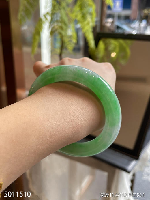 正圆条艳绿手镯【5011510】圈口55.1~具体价格微信咨询 商品图3