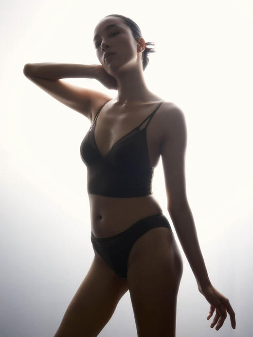 LOAM｜重塑 环保网纱短吊带上衣  [ 水光白 / 夜幕黑 / 暖柔沙 / 晴空蓝 / 浓咖棕 ] 商品图3