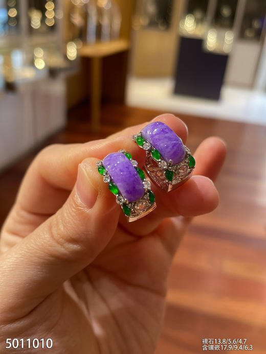 5011010，紫罗兰无事牌耳钉。具体价格微信咨询 商品图6