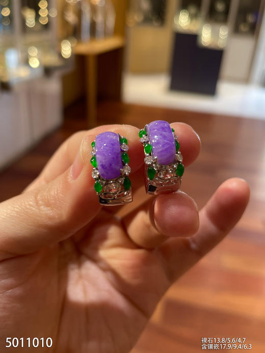 5011010，紫罗兰无事牌耳钉。具体价格微信咨询 商品图2